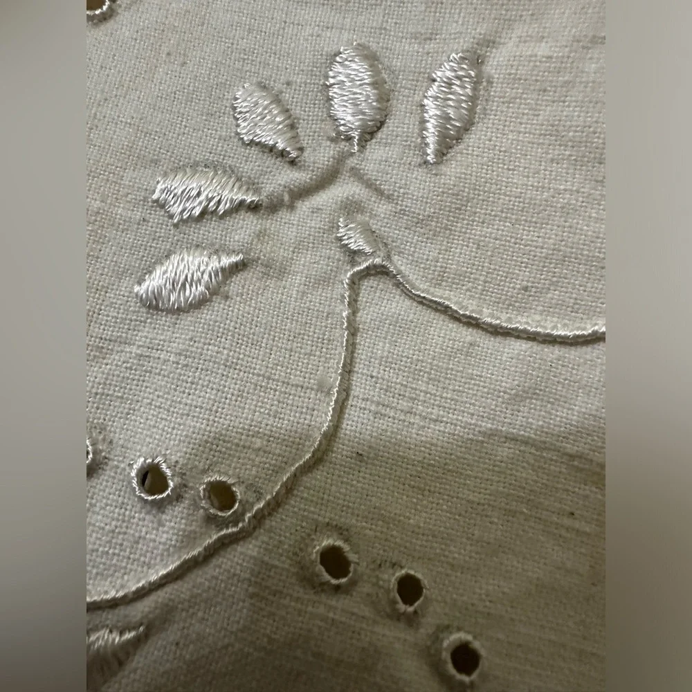 Off White Table Cloth ⚠️ With Stains 35 x 34
